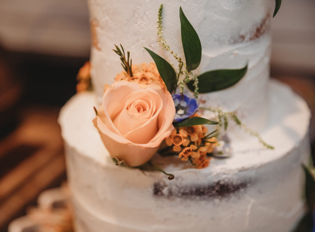 Flowers on a wedding cake